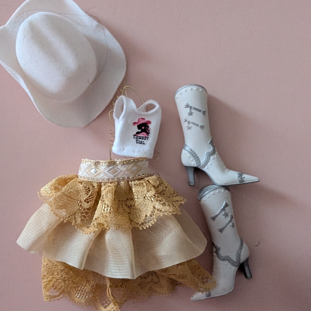 Sold Bratz Cowgirls Outfit